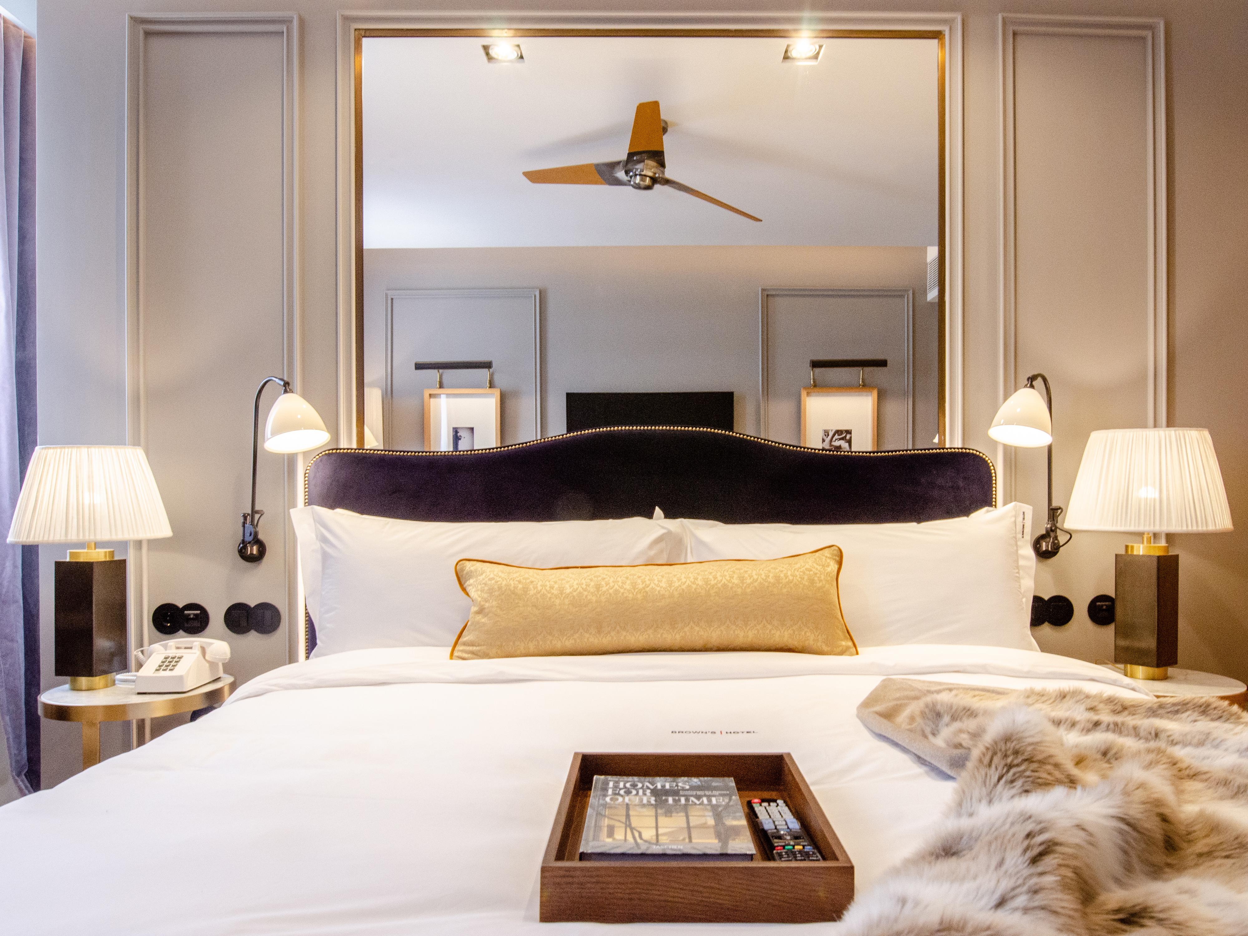 Browns Avenue Hotel Lisboa Εξωτερικό φωτογραφία A bedroom at The Carlyle