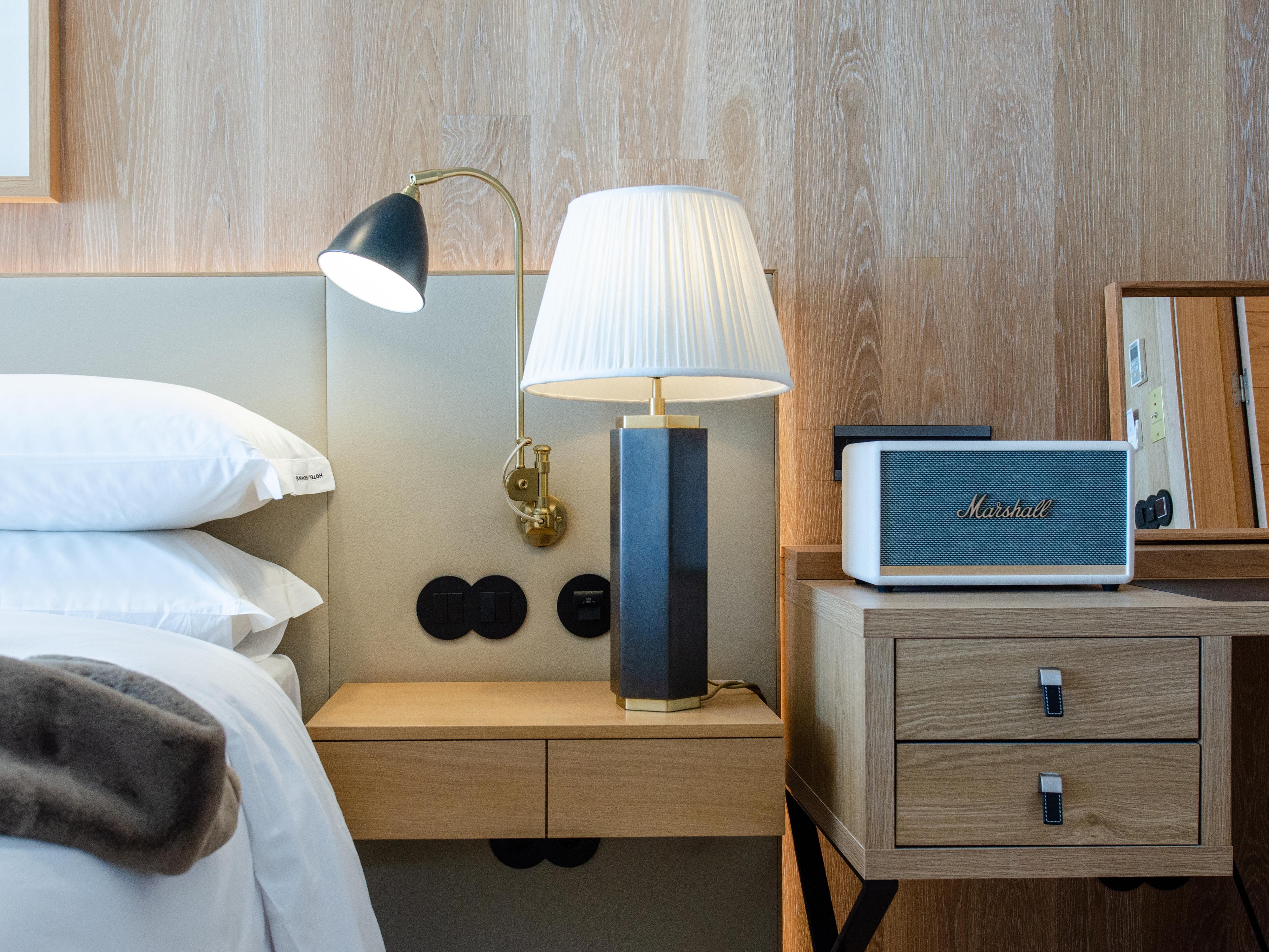 Browns Avenue Hotel Lisboa Εξωτερικό φωτογραφία A bedside table