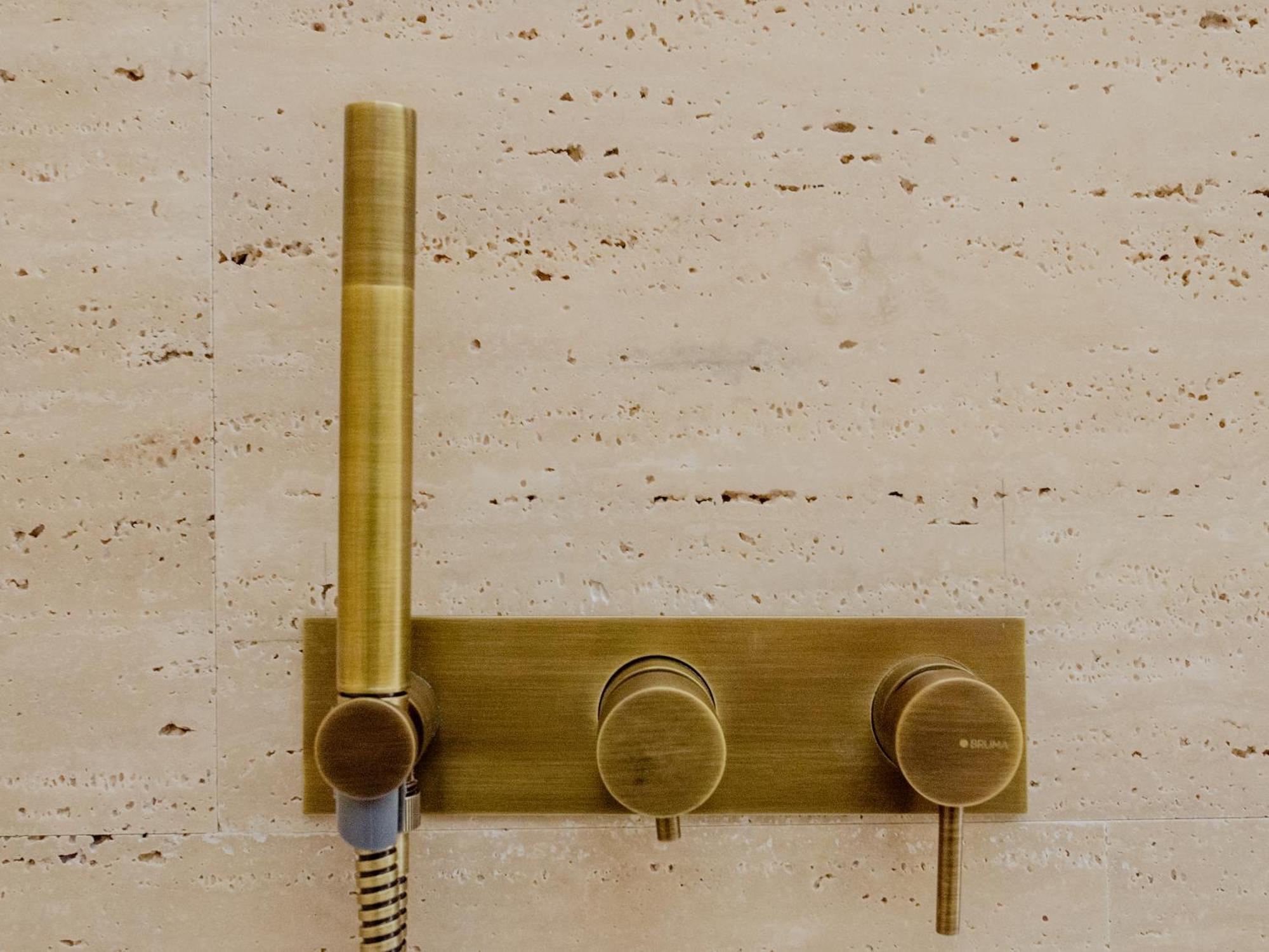 Browns Avenue Hotel Lisboa Δωμάτιο φωτογραφία A shower mixer